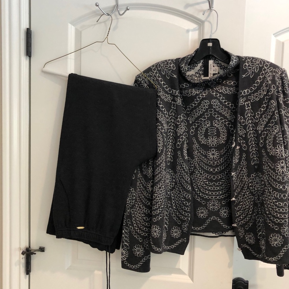 Gorgeous St John 3 Piece Outfit